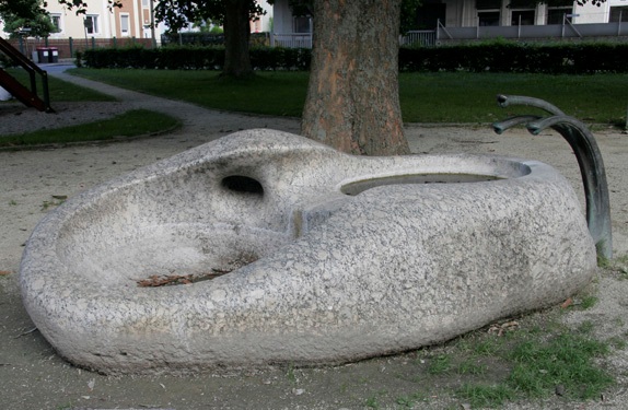 Brunnen Lonstorferplatz