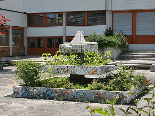 Brunnen Peuerbachschule