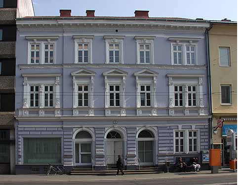 Wohn- und Geschäftshaus