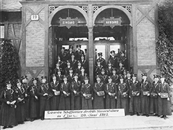 Foto: Archiv der Stadt Linz Foto einer großen Gruppe Schaffnerinnen