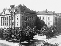 Alte Aufnahme des Schulkomplexes an der Dürrnbergerstraße