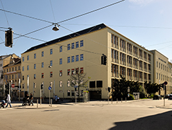 Foto der heutigen Dürrnbergerschule und der Otto-Glöckel-Schule