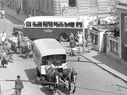 Aufnahme der Kreuzung zwischen Hauptstraße und Reindlstraße aus dem Jahr 1952