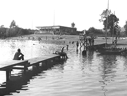 Aufnahme des alten VÖEST Strandbads am Weikerlsee