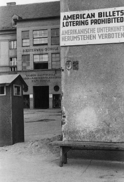 Schild vor der Diesterwegschule 