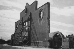 Foto vom Bombenschaden der städtischen Fleischmarkthalle