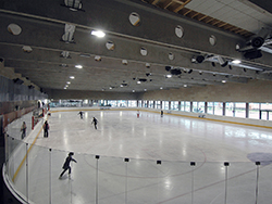 Foto: Archiv der Stadt Linz Innenansicht der neuen Eishalle