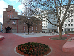 Neu gestalteter Herbert-Bayer-Platz