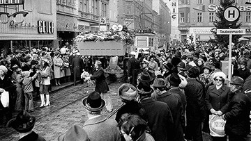 Foto: Archiv der Stadt Linz Eröffnungsfeier Fußgängerzone in der Landstraße