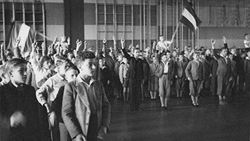 Foto: Archiv der Stadt Linz Gedenkfeier für Dollfuß in der Diesterwegschule