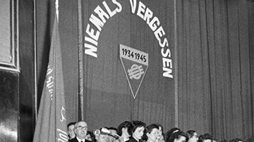 Foto: Archiv der Stadt Linz Gedenkfeier der SPÖ