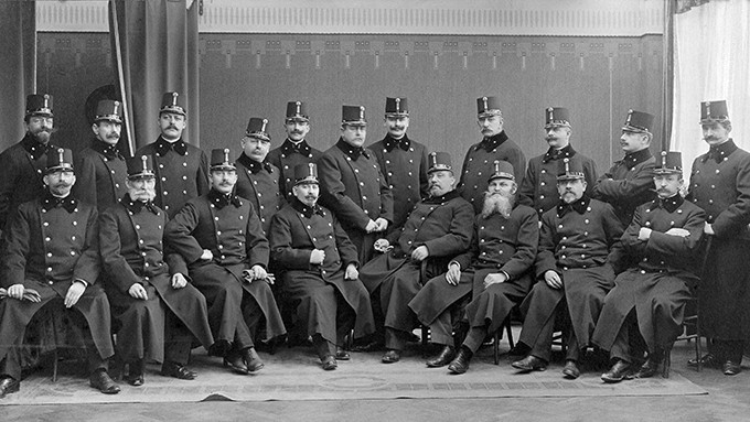 Foto: Archiv der Stadt Linz Beamte der Verzehrsteuer