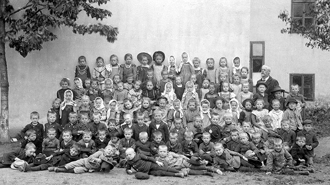 Foto: Archiv der Stadt Linz Volksschulklasse 1912/1913