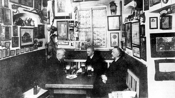 Foto: Archiv der Stadt Linz Apotheker Sepp Melichar