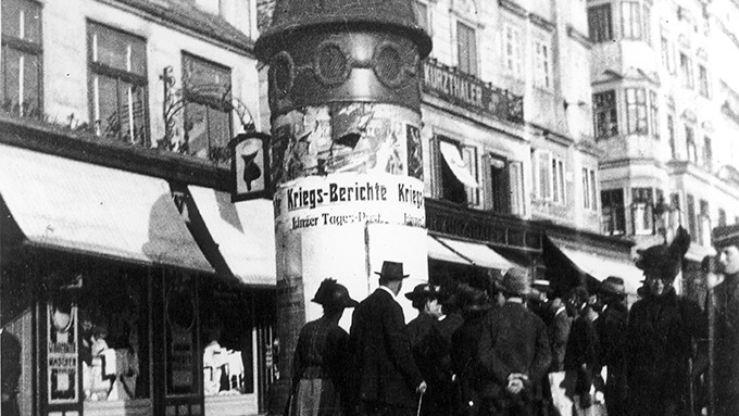 Foto: Archiv der Stadt Linz Litfaßsäule