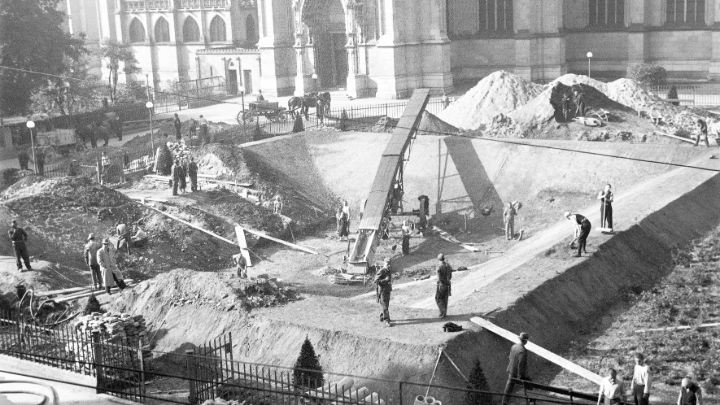 Foto: Nordico Ein Bagger gräbt einen Löschteich.