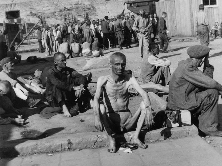 Foto: Archiv der Stadt Linz Haeftlinge_nach_Befreiung_im_KZ_Mauthausen_Foto_AStL_720x540