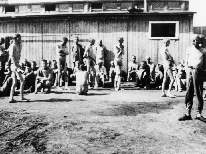 Foto: Dokumentationsarchiv des österreichischen Widerstandes KZ_Mauthausen_Haeftlinge_nach_Befreiung_Foto_DOEW_720x540