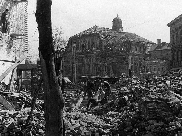 Foto: Archiv der Stadt Linz 3_Schuttraeumung_Gaertnerstrasse_Foto_Archiv_der_Stadt_Linz