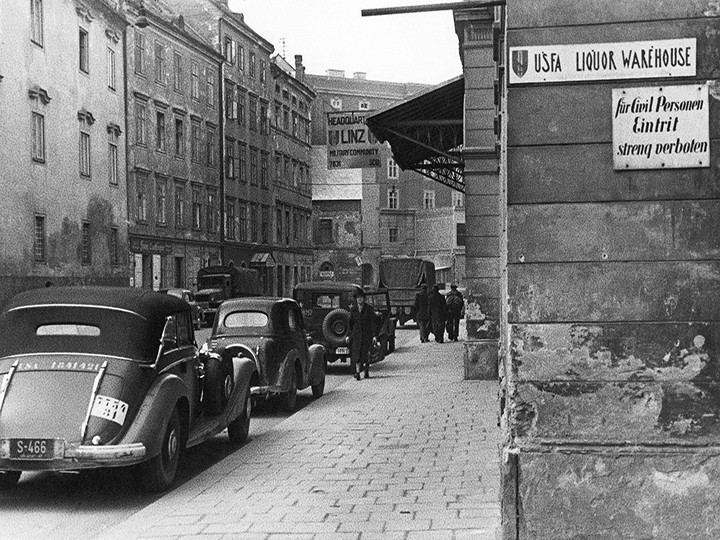 Foto: Archiv der Stadt Linz 3_1947.03_Hauptquartier_u_Warenhaus_Zollamtstrasse_Foto_Archiv_der_Stadt_Linz