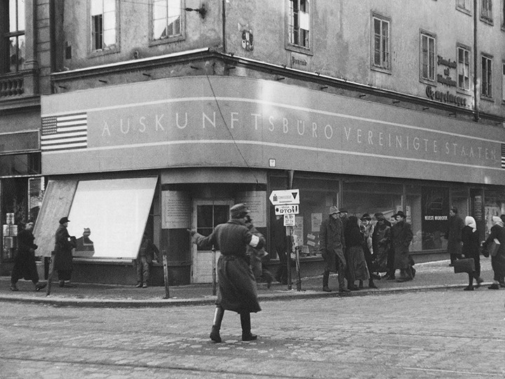 Foto: Archiv der Stadt Linz 5_1946.02_Amerikanische_Lesestube_Promenade_Landstra_e_Foto_Archiv_der_Stadt_Linz_1