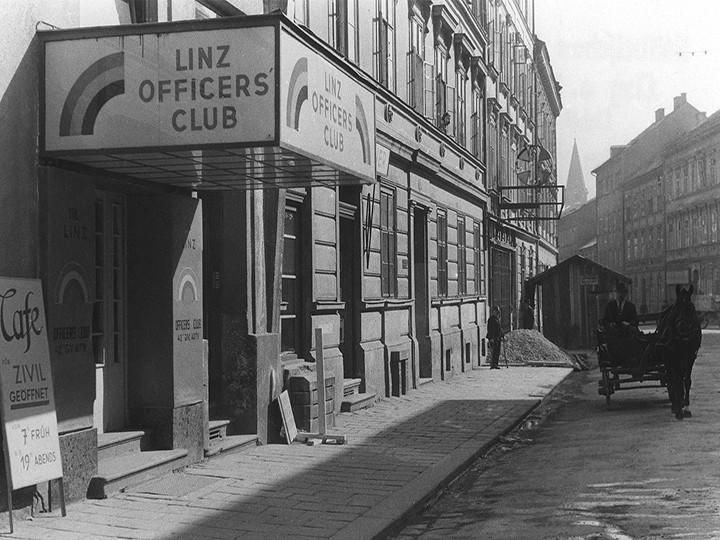 Foto: Archiv der Stadt Linz 9_1946.07_Amerikanischer_Offiziersclub_Rosenstueberl_Foto_Archiv_der_Stadt_Linz_1