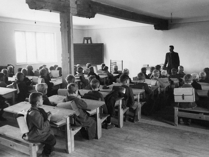 Foto: Archiv der Stadt Linz 4_Wiederaufbau_1946_Notschule_Laskahof_Foto_Archiv_der_Stadt_Linz_slider