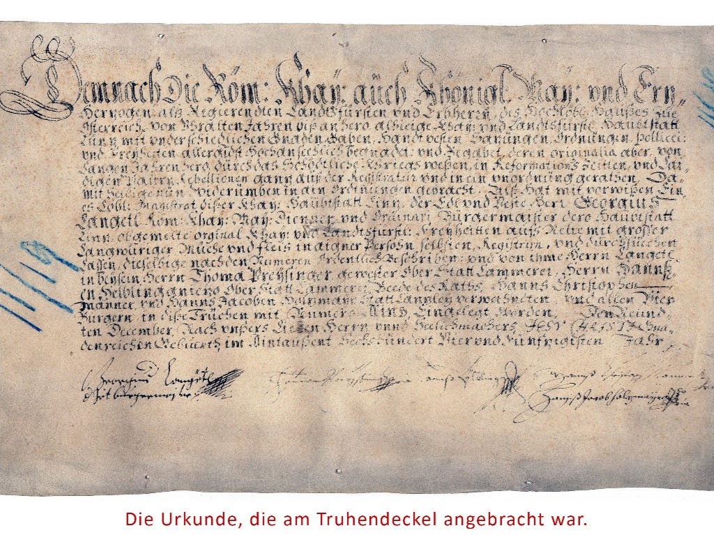 Archiv der Stadt Linz Die Urkunde, die am Truhendeckel angebracht war.