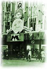 Das für den Linzer Fasching am 19. Februar 1939 geschmückte "arisierte" Kaufhaus Kraus und Schober